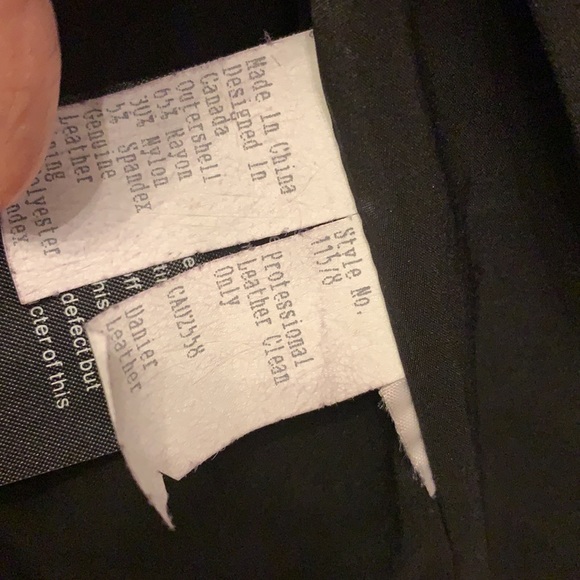 Danier blazer with leather sleeves - Picture 10 of 10